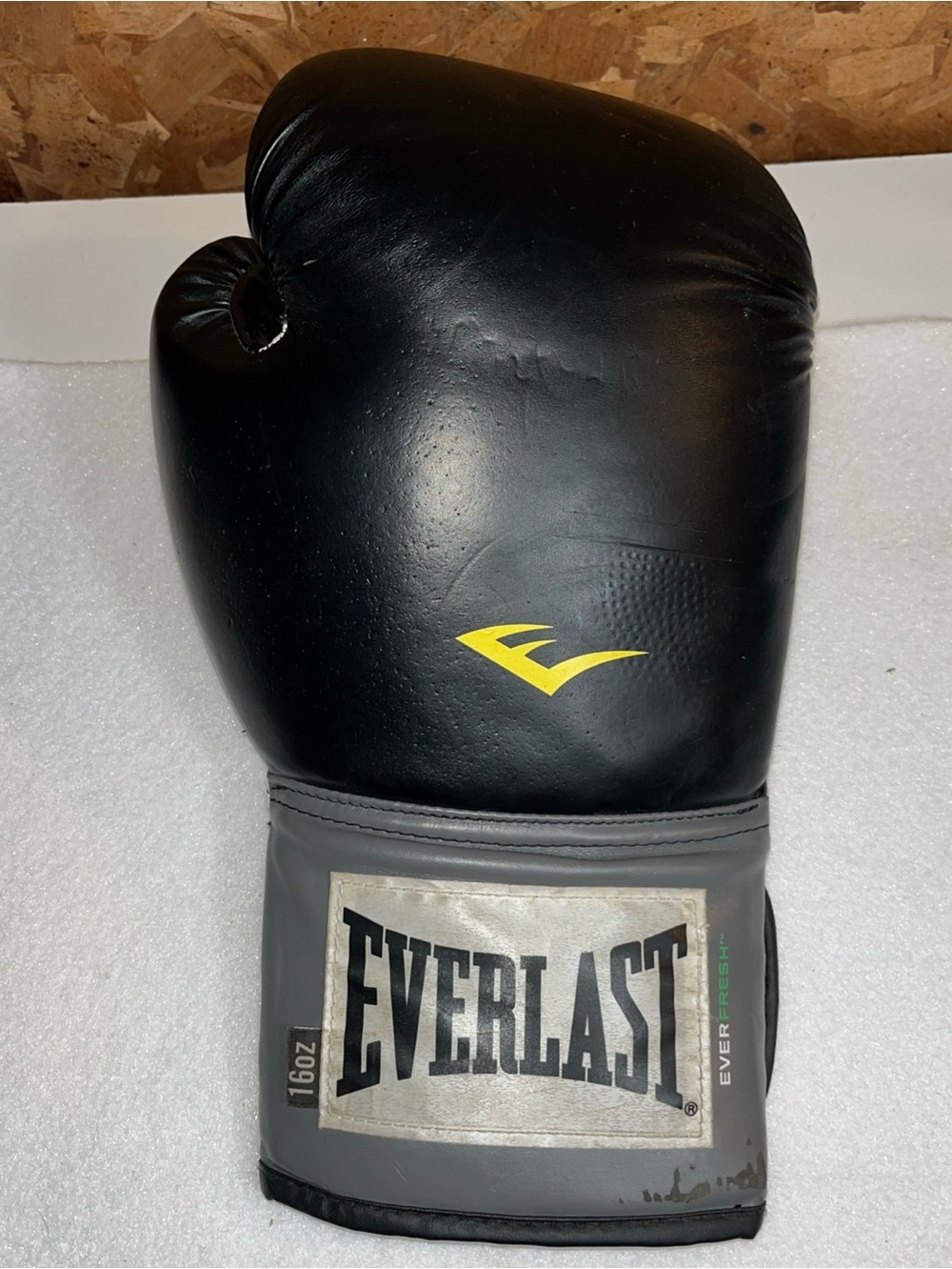 Everlast 16oz Pro Style Training Boxing Glove - Black/Grey - RIGHT HAND ONLY